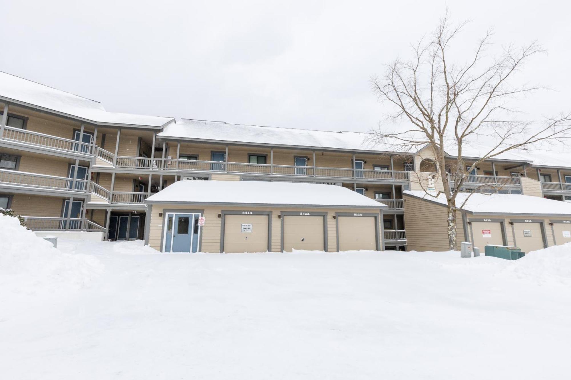 Seven Springs Stoneridge 3 Bedroom Standard Condo, Private Deck Apartment Champion