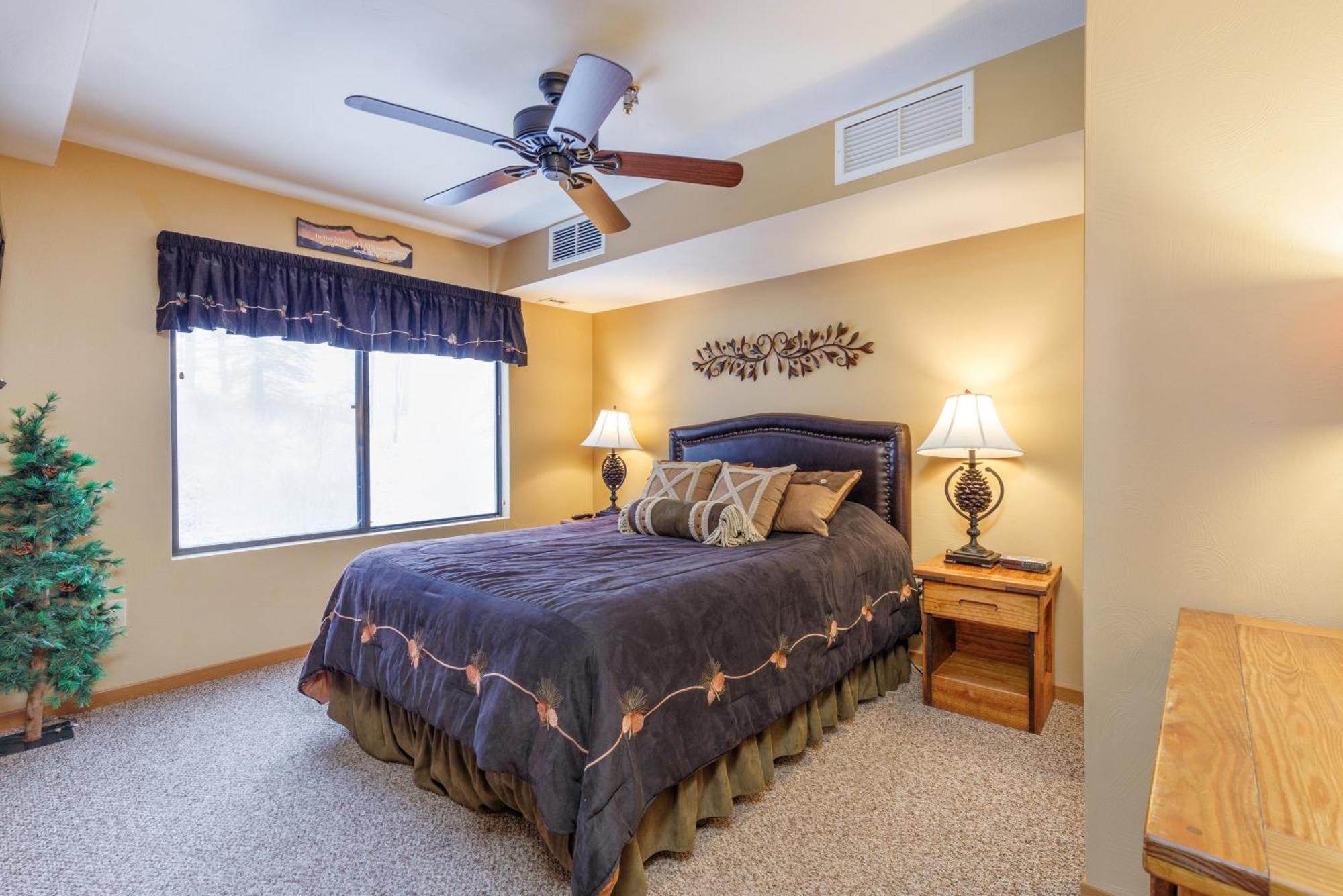 Seven Springs Stoneridge 3 Bedroom Standard Condo, Private Deck Apartment Champion