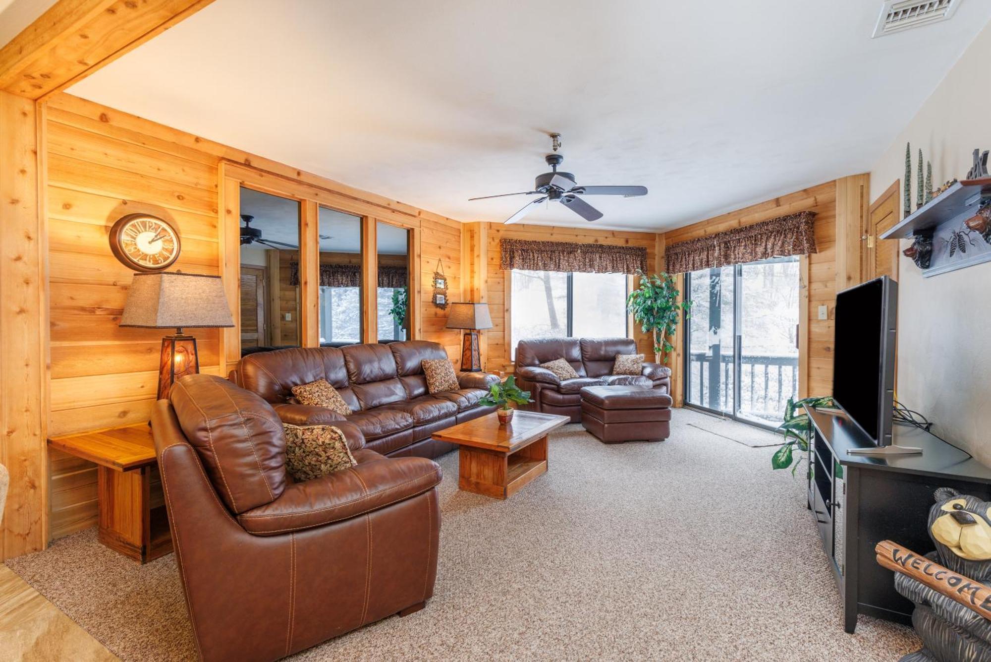 Seven Springs Stoneridge 3 Bedroom Standard Condo, Private Deck Champion